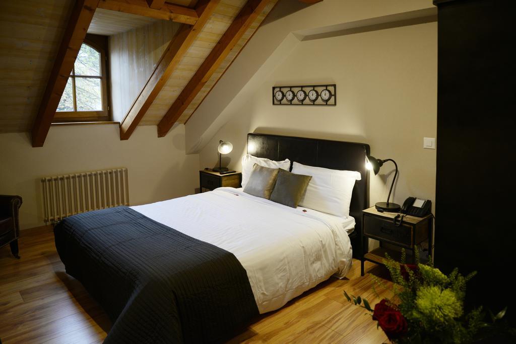 Communale De Carouge 2*